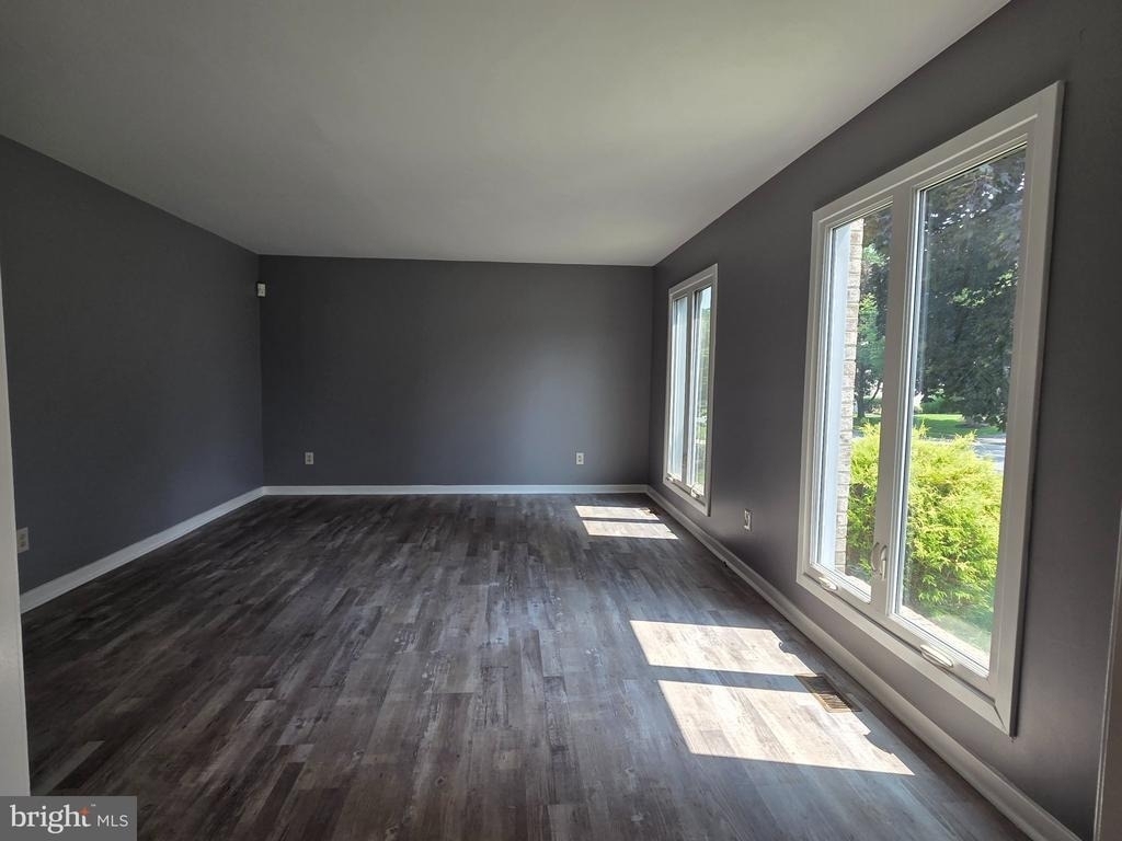 212 Fairhill Drive - Photo 2
