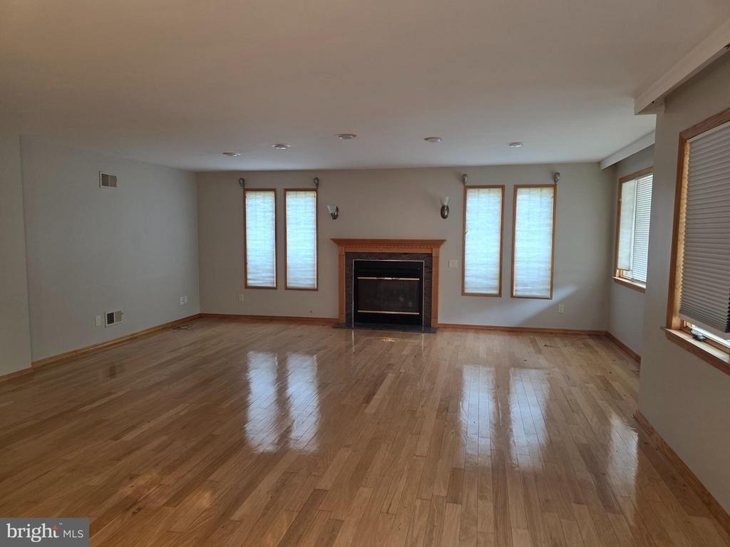 812 Leeds Lane - Photo 4