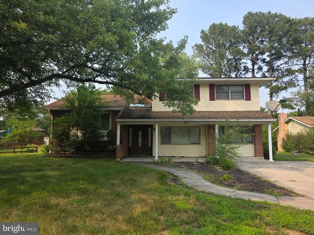812 Leeds Lane - Photo 0