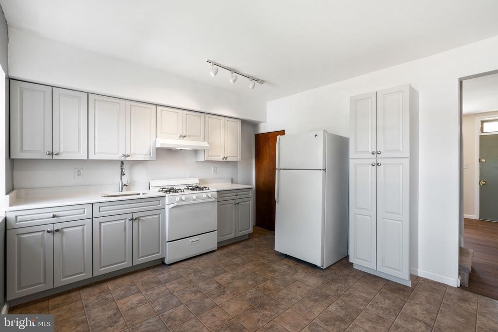 613 N Scott Street - Photo 6