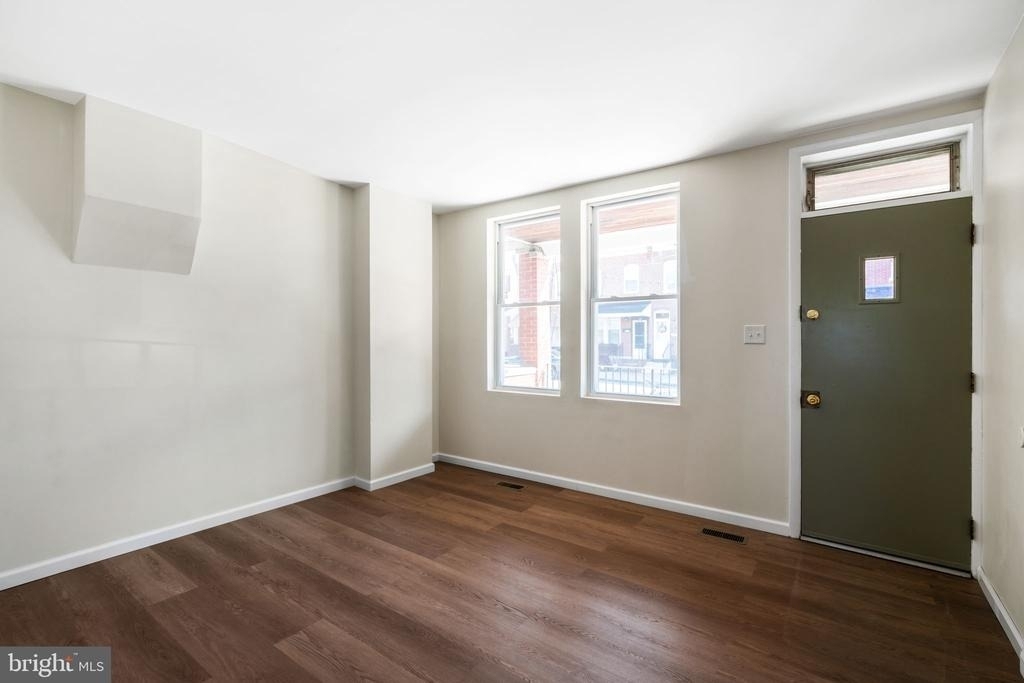 613 N Scott Street - Photo 2