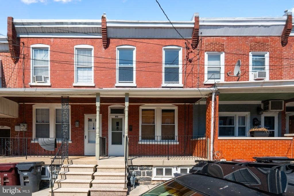 613 N Scott Street - Photo 0