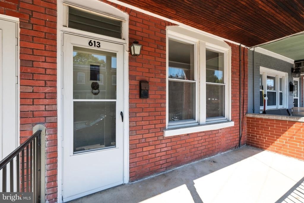 613 N Scott Street - Photo 1