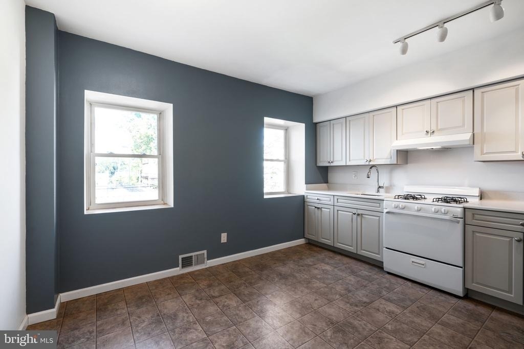 613 N Scott Street - Photo 5