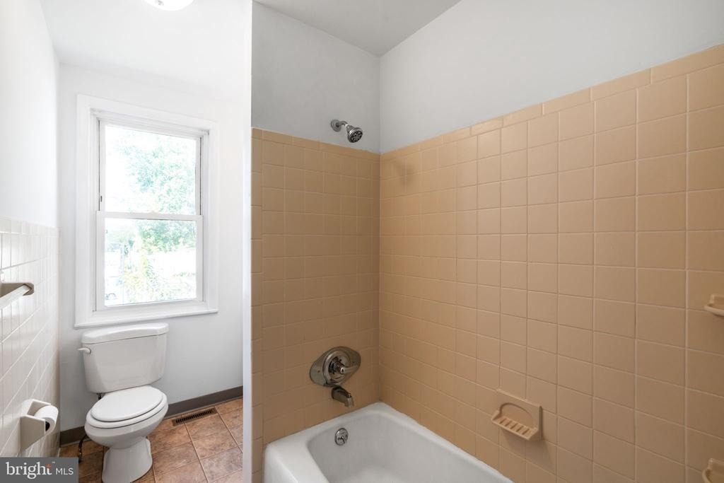 613 N Scott Street - Photo 9