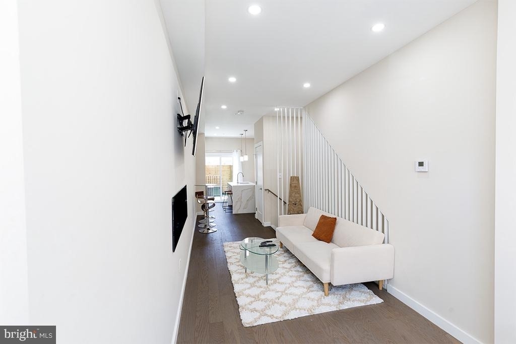 336 Oakdale Place Nw - Photo 1