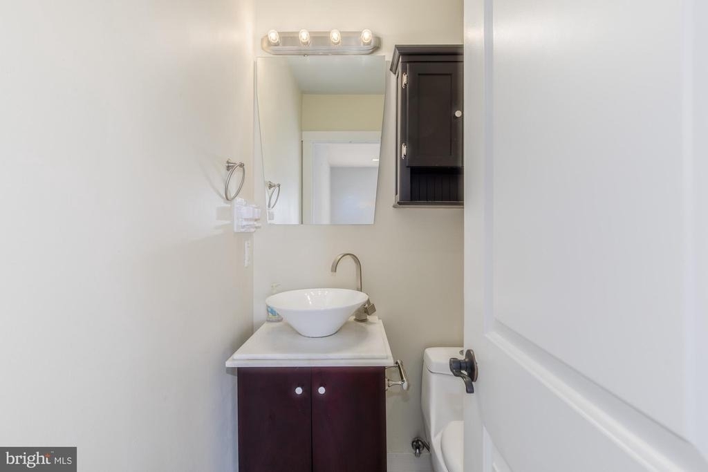 1409 G Street Ne - Photo 5