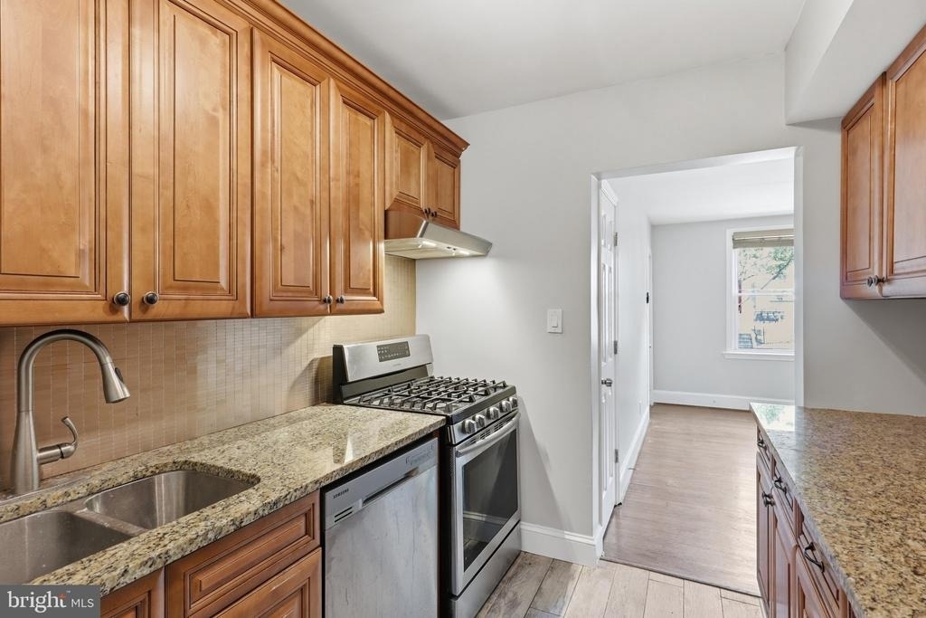 1231 Penn Street Ne - Photo 10