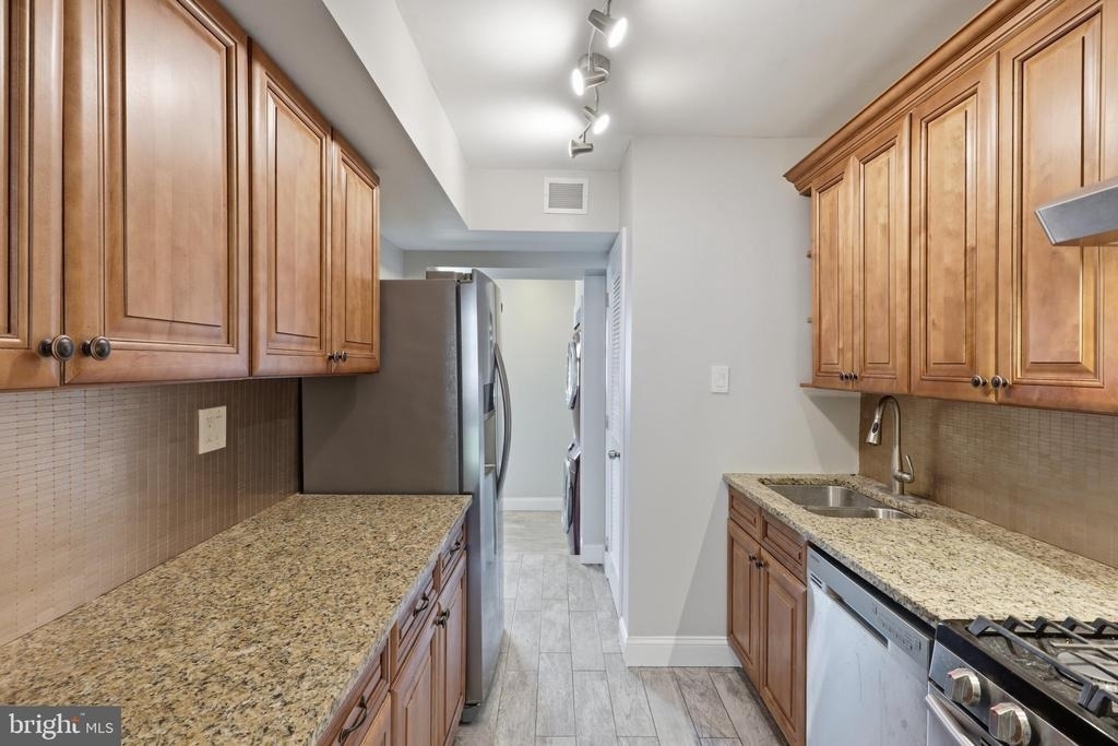 1231 Penn Street Ne - Photo 9