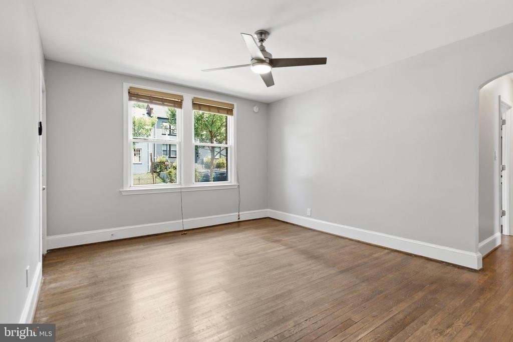 1231 Penn Street Ne - Photo 6