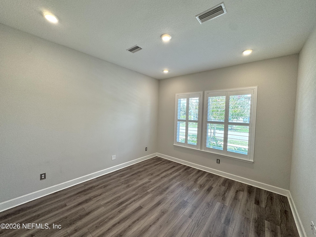 77 Park Center Avenue - Photo 3
