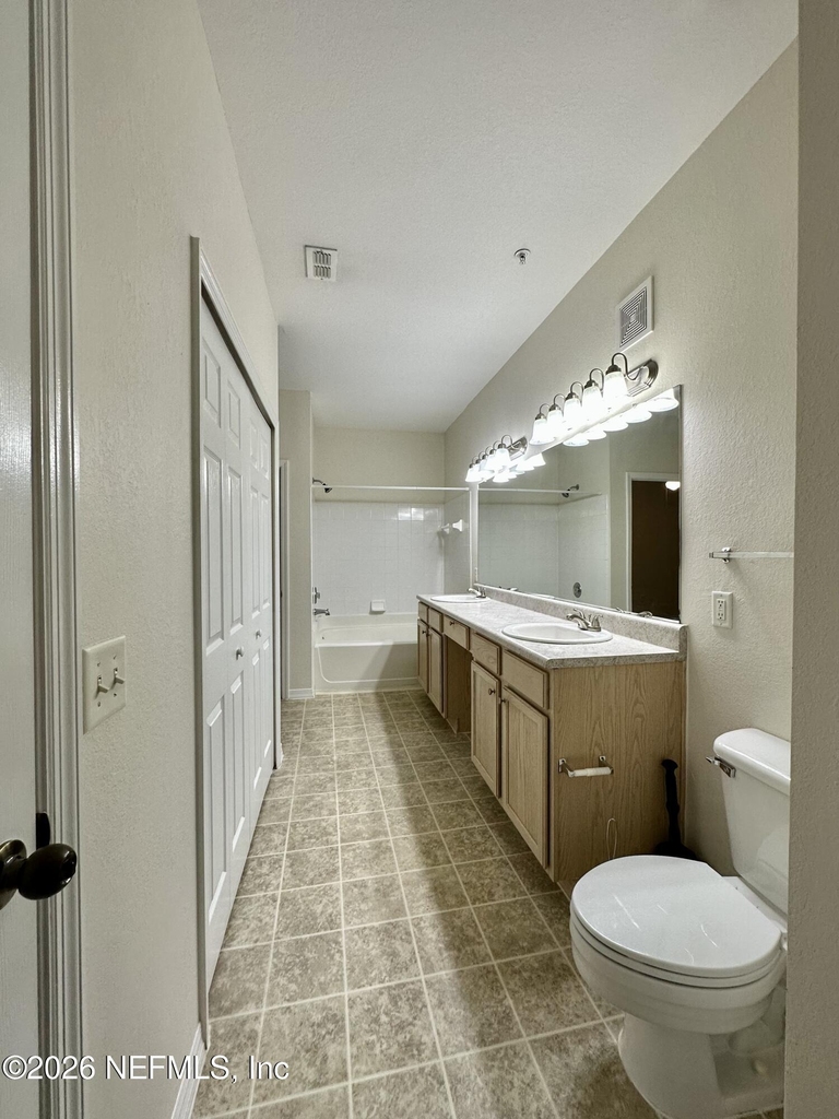 7800 Point Meadows Drive - Photo 18