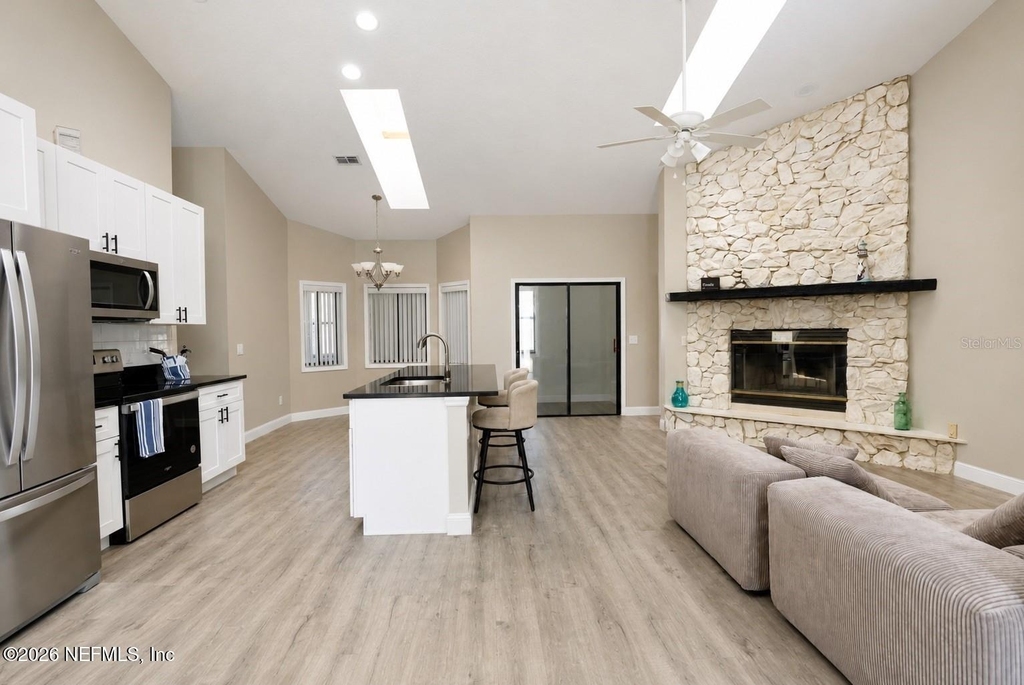 10 Falls Place - Photo 2