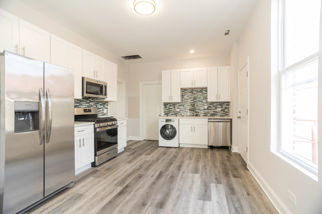 2248 W 21st Street - Photo 3