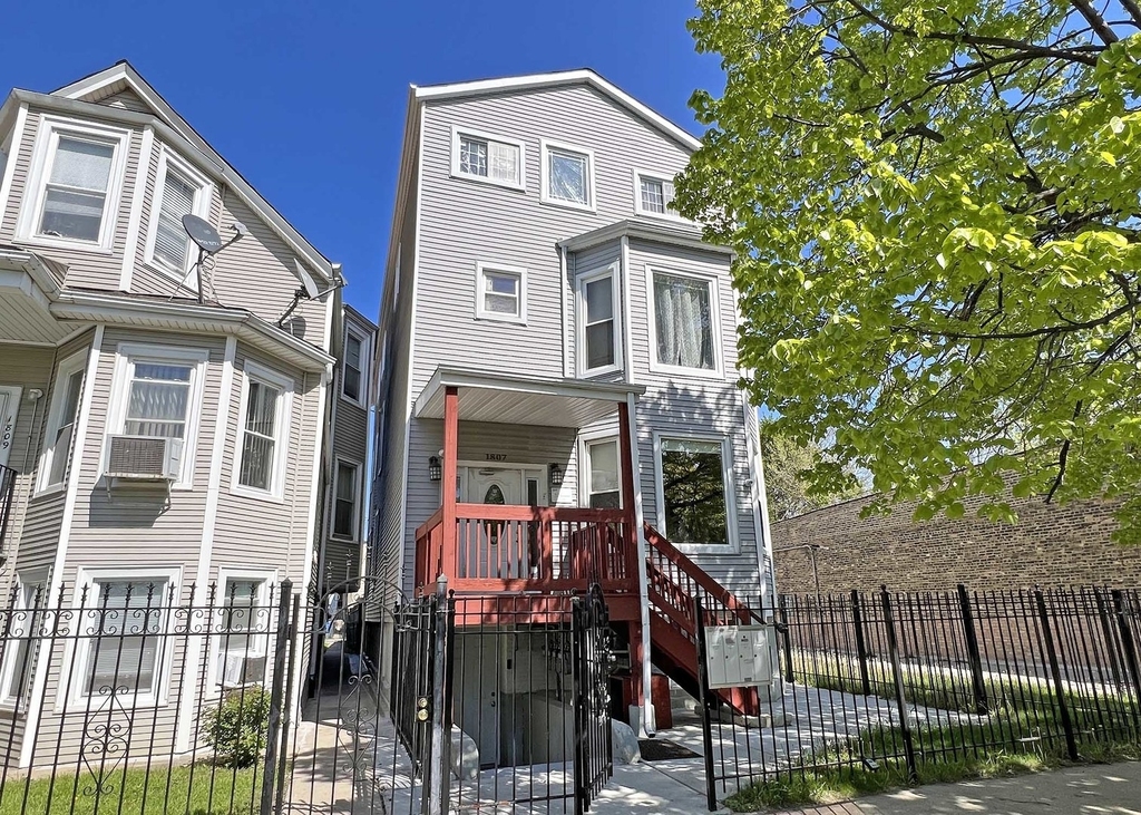 1807 N Lawndale Avenue - Photo 0