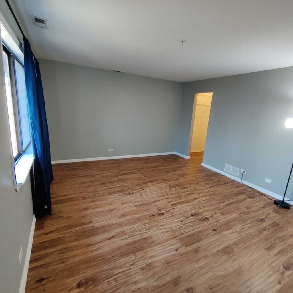 21w581 North Avenue - Photo 8