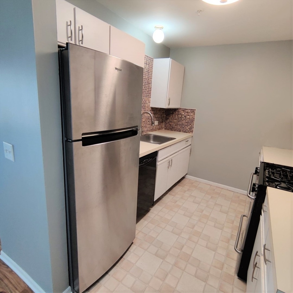21w581 North Avenue - Photo 6