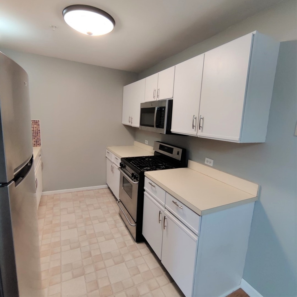 21w581 North Avenue - Photo 5