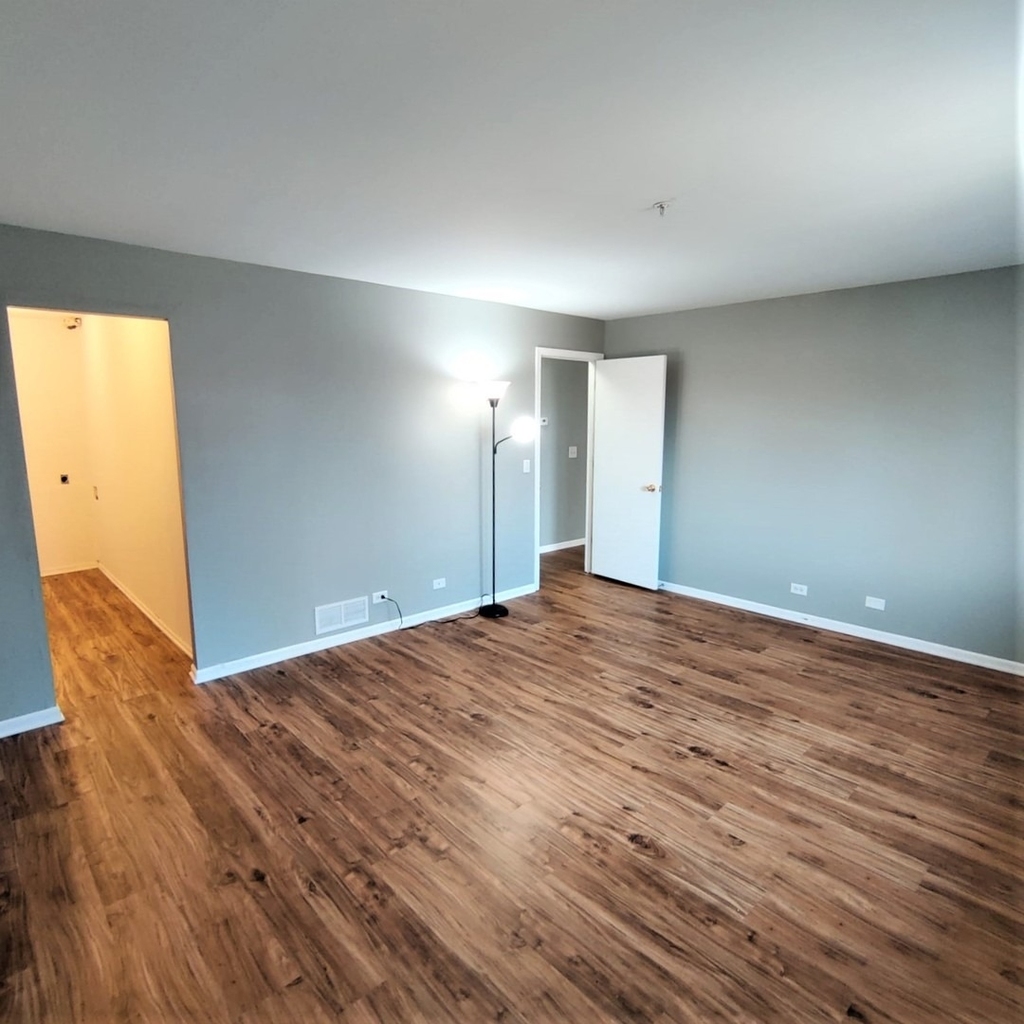 21w581 North Avenue - Photo 9
