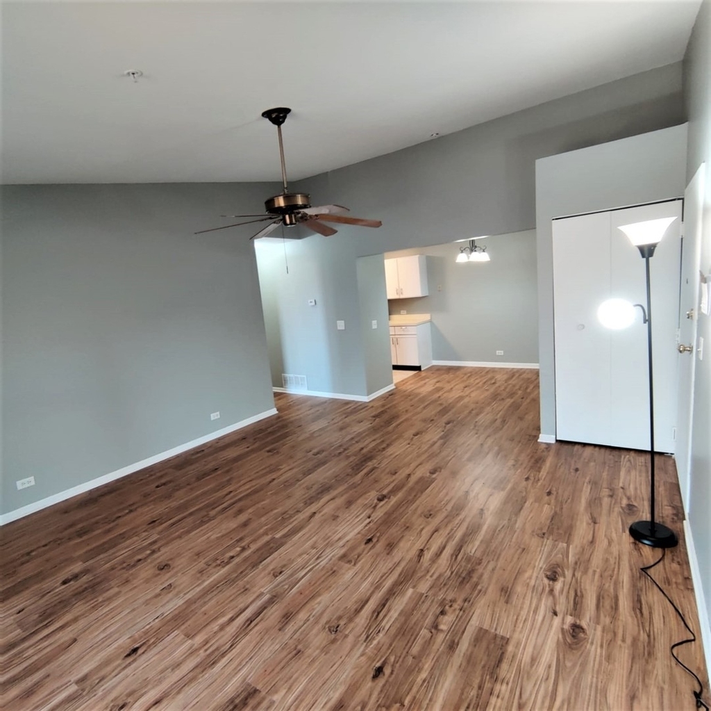 21w581 North Avenue - Photo 2