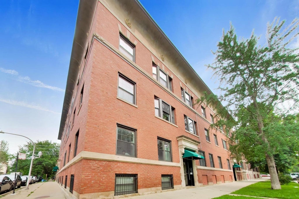 2235 N Kedzie Boulevard - Photo 0