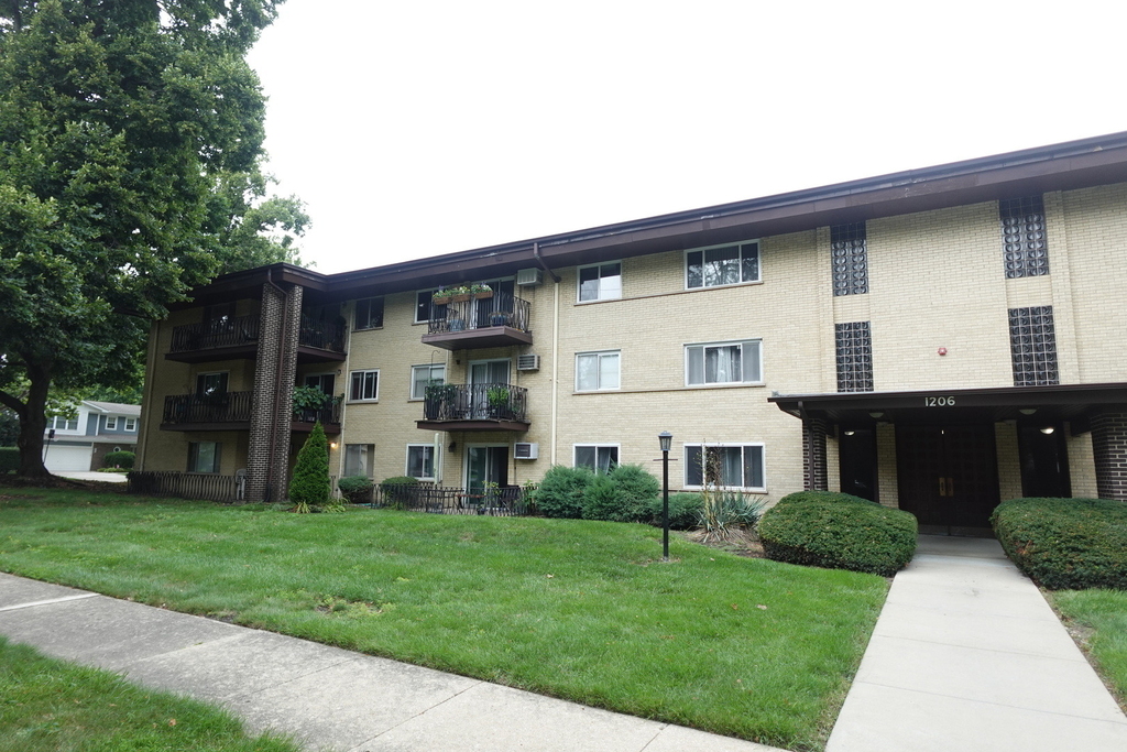 1206 E Fairview Street - Photo 0