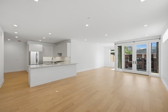434 W Melrose Street - Photo 1