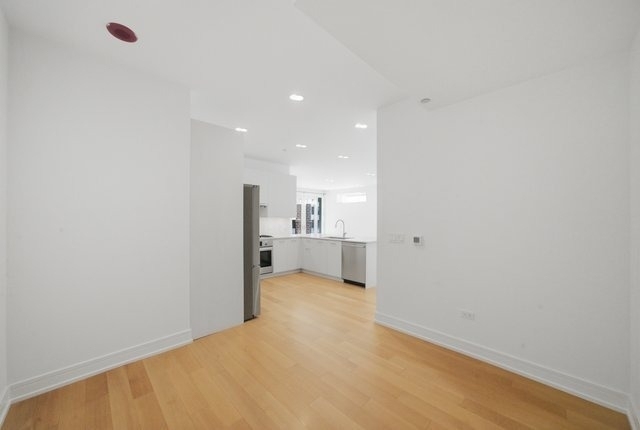 434 W Melrose Street - Photo 10