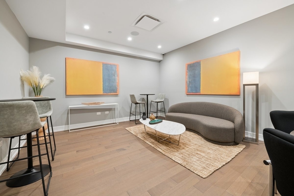 434 W Melrose Street - Photo 17