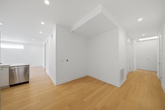 434 W Melrose Street - Photo 9