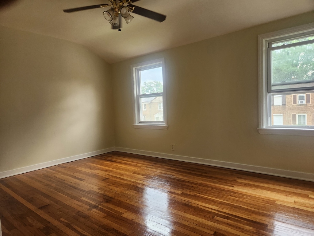 2510 E 96th Street - Photo 8