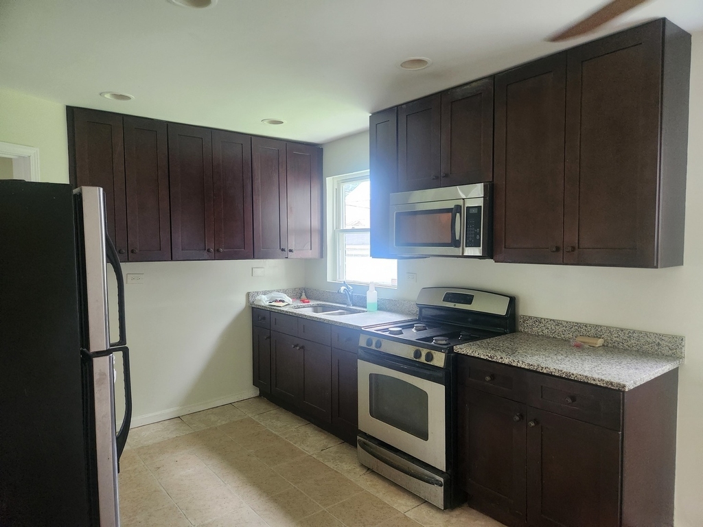 2510 E 96th Street - Photo 3