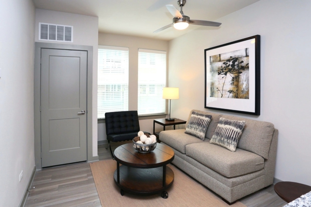 680 E Algonquin Road - Photo 1