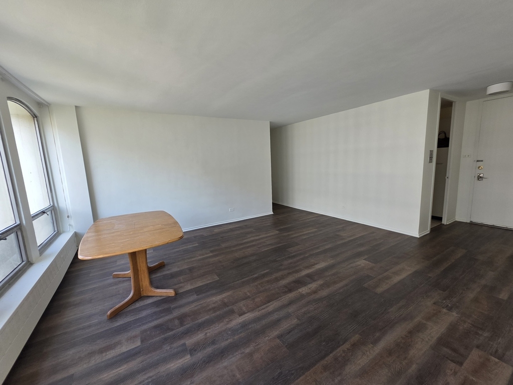 1450 E 55th Place - Photo 4