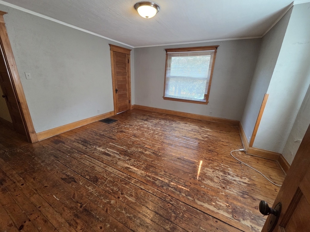 204 W Locust Street - Photo 9