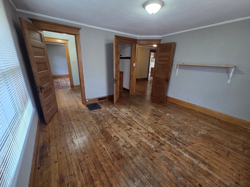 204 W Locust Street - Photo 8