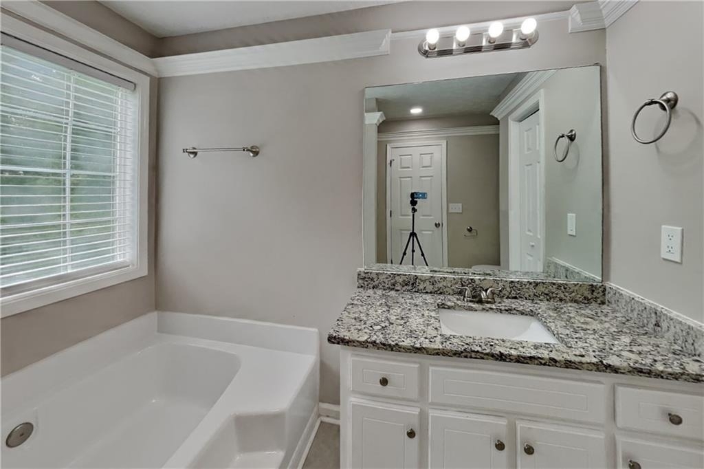 5333 Highpoint Road - Photo 6
