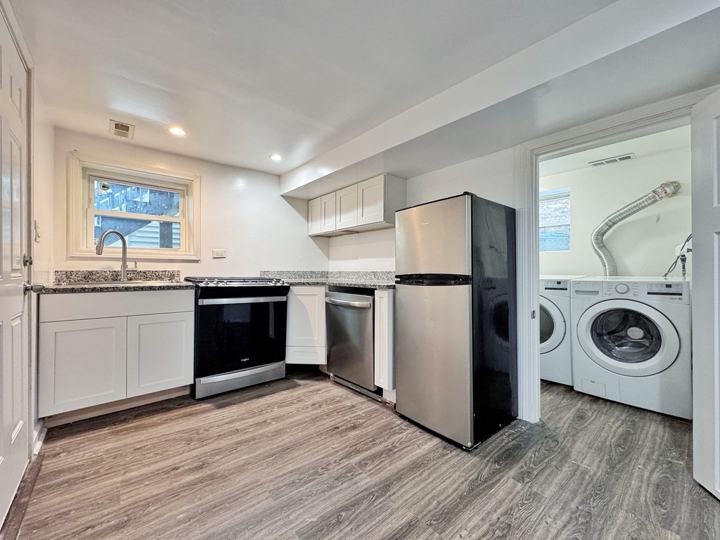 3316 W Flournoy Street - Photo 0