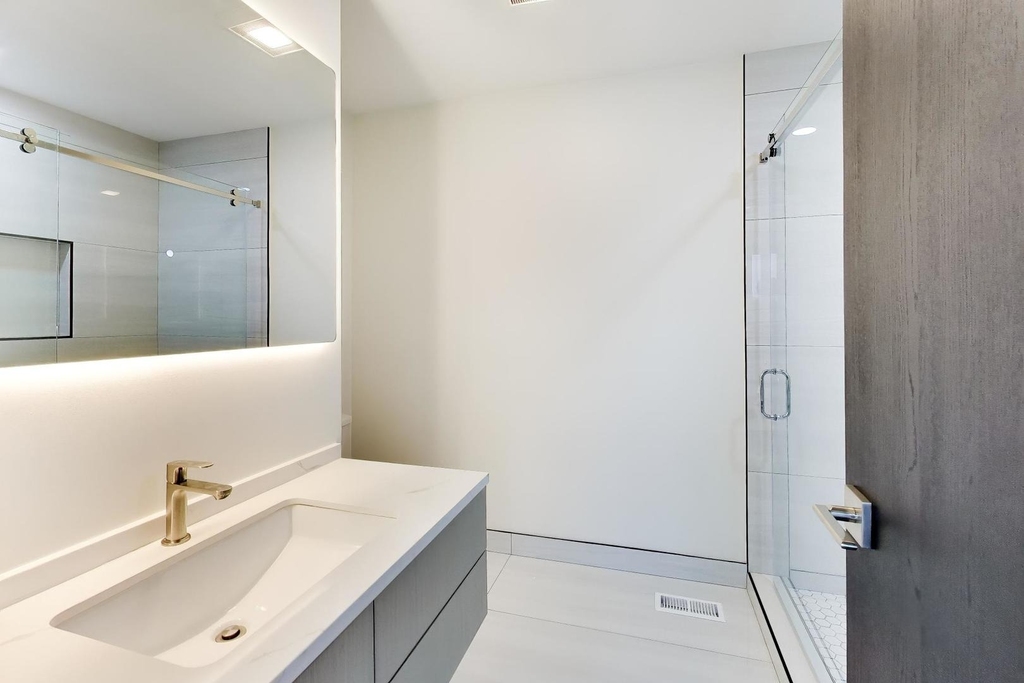 6344 Hennings Court - Photo 19