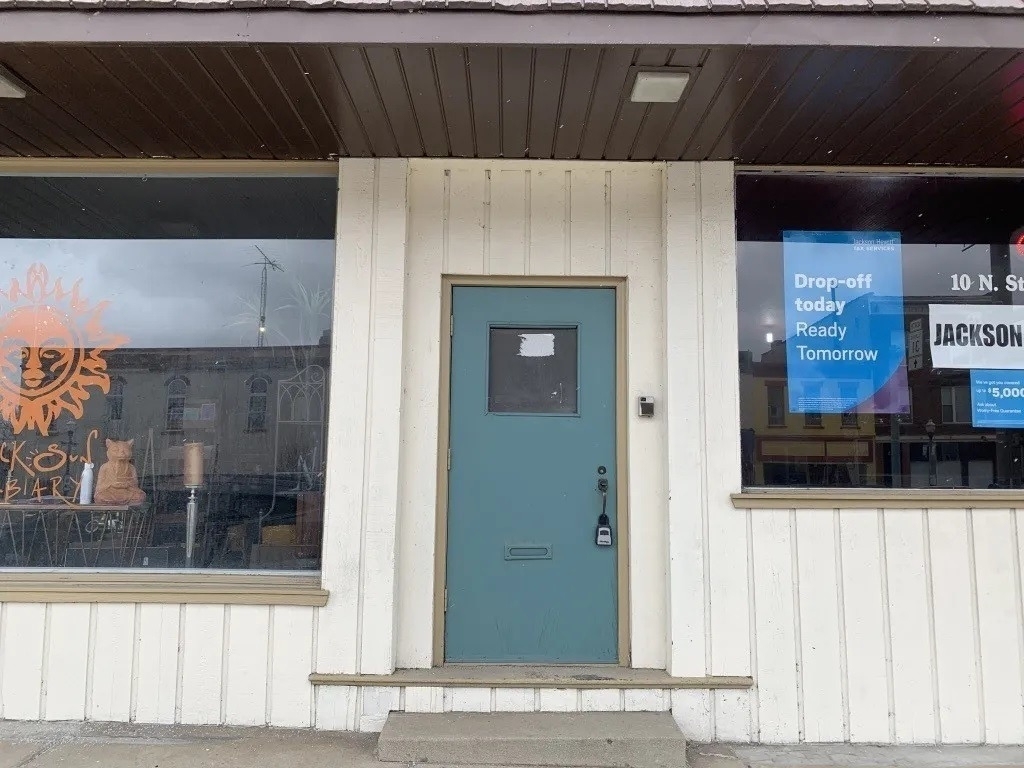 8 N State Street - Photo 1