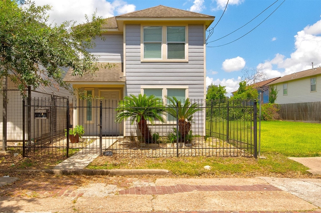 1118 Wilson Street - Photo 0