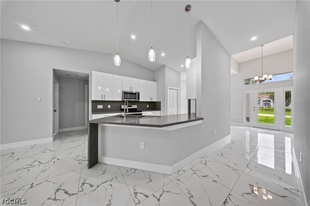 738 Sunrirse Boulevard - Photo 11