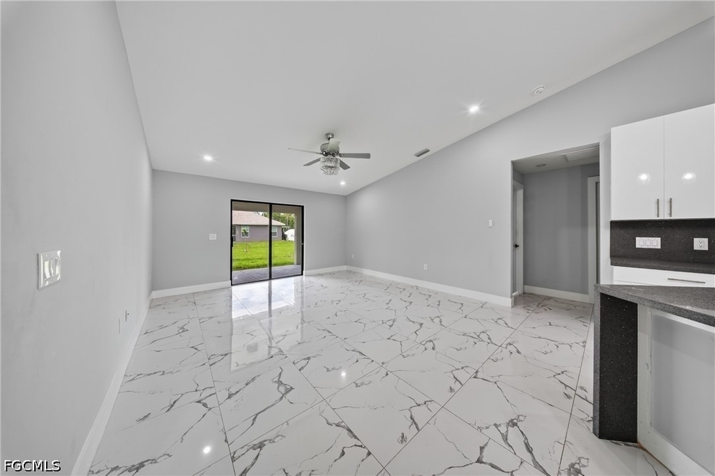 738 Sunrirse Boulevard - Photo 12