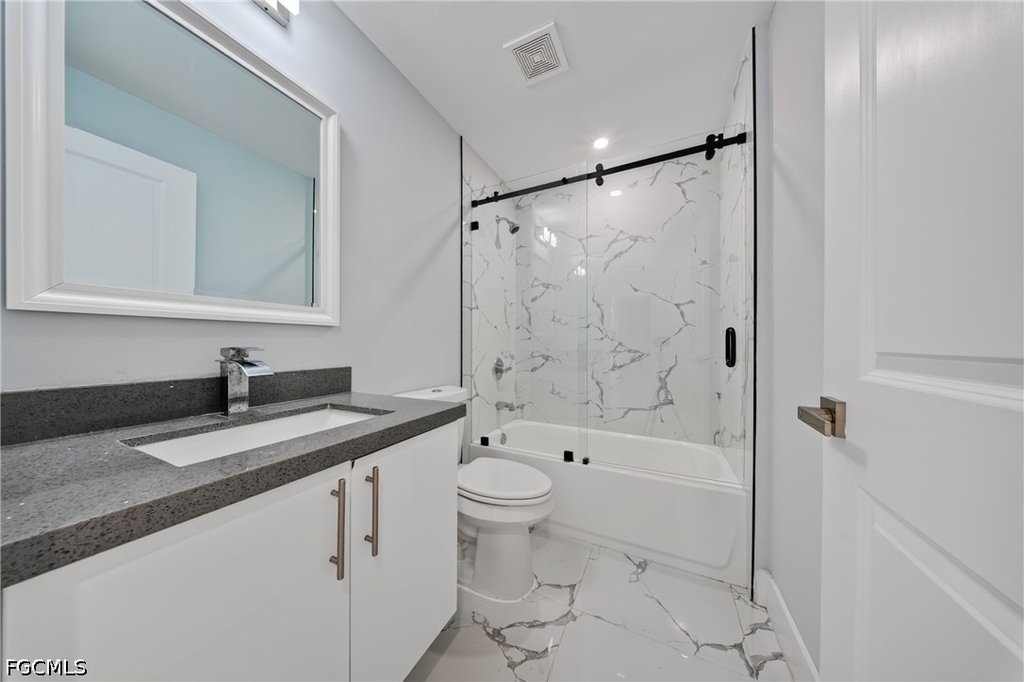 738 Sunrirse Boulevard - Photo 18