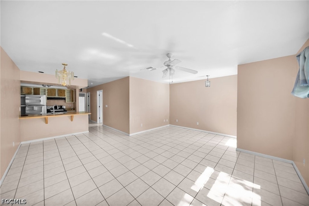 517 Se 23rd Place - Photo 2