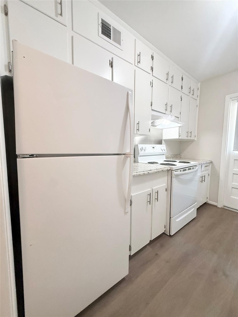 500 Willow Drive - Photo 5