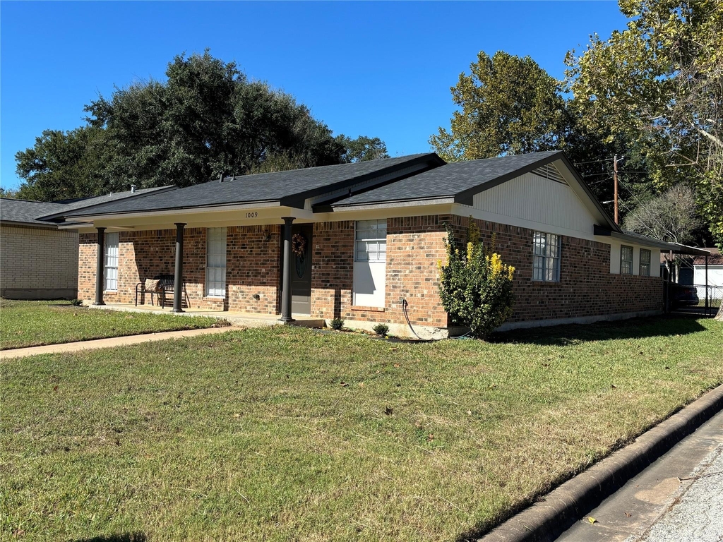 1009 Lawndale Avenue - Photo 17