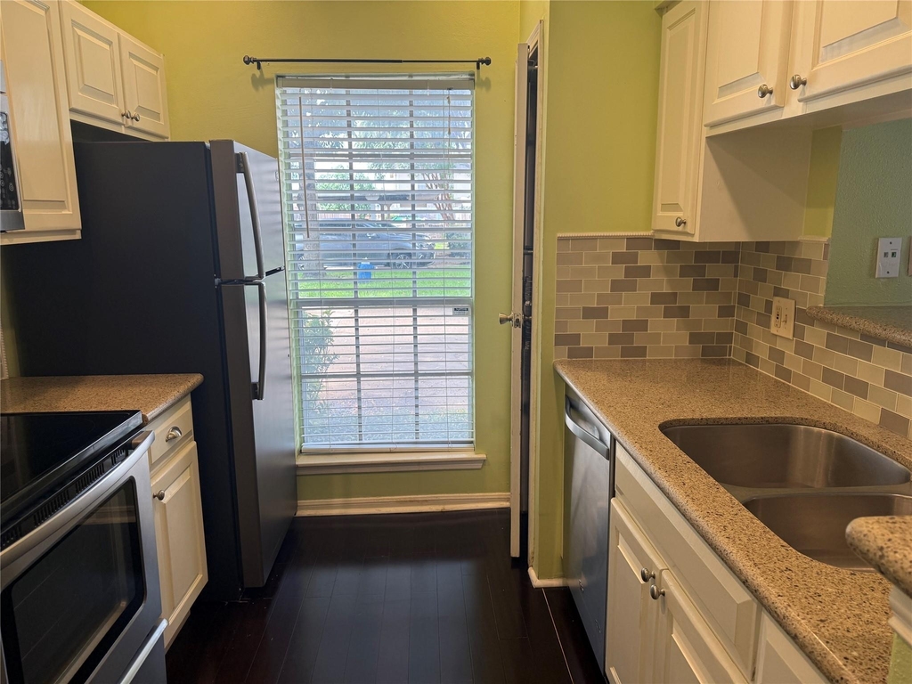 7575 Cambridge Street - Photo 11