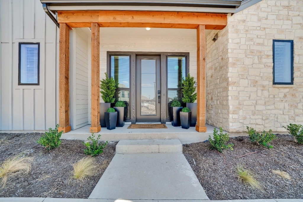 1601-408 Mustang Drive - Photo 1