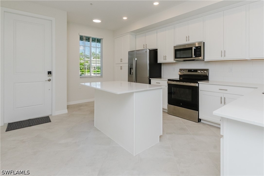 18411 Copperhead Court N - Photo 0